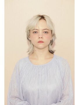 メゾンドムニ 恵比寿(Maison de MUNi) セミディレイヤーカットシアーカラーオリーブベージュ20代30代