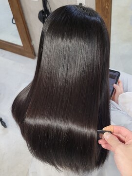 スリー(THREE) 髪質改善トリートメント  縮毛矯正　髪質改善ストレート　酸性