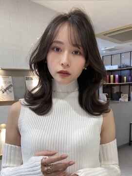 アリュウル 表参道(ALLURE) シースルーバング×ふんわりくびれミディアムヘア◯伊藤