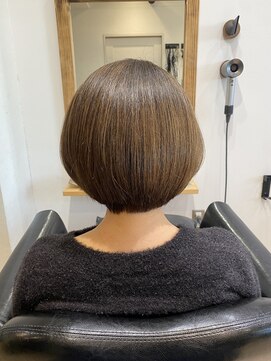 ハーツ(Heart's) 白髪ぼかしハイライト脱白髪染めからーショートボブ