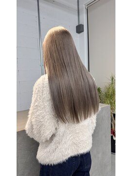 イロ(iro.) グレージュ