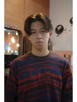 エディ(Edy) メンズセンターパートニュアンスパーマブラウンカラー眉毛カット