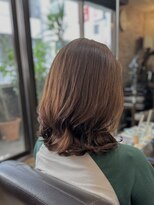 キャラ 池袋本店(CHARA)&nbsp;抜け感のあるお洒落なコテ巻き風パーマをミディアムヘアに♪