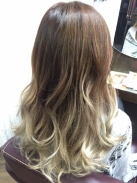 ガナンシア 横浜本店(ganancia) ホワイトアッシュバレイヤージュ！グラデーションカラー♪