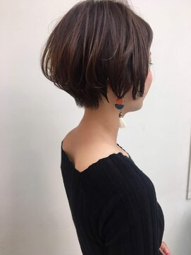 e.m.a プレミアムビューティーサロン 栄駅店(e.m.a PREMIUM BEAUTY SALON) 大人ショートボブ/丸みショート