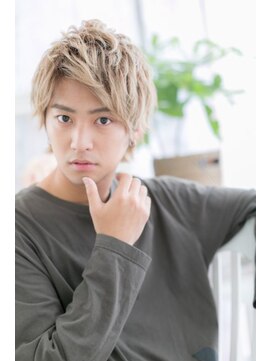 ミック ヘアアンドメイク アップ 駒込店(miq Hair&Make up) ハイトーンカラーで差をつける!サイドパートマッシュウルフ