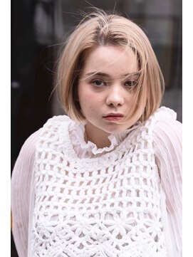 メーヴェ(Mowen) mowen 南堀江　ミルクティーベージュ×ゆる巻きミディアム