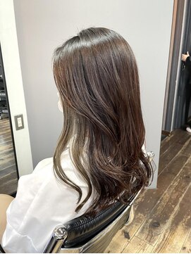 ヘアアンドメイク エジェリ(hair&make egerie) 韓国風・グレージュインナーカラー・ヨシンモリロング