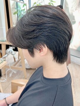 ネオリーブ クーロ メゾン 横浜(Neolive curro Maison) 韓国センターパート×カルマ風毛流れニュアンスパーマ[メンズ]