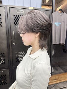 ギークス(GEEKS) 【GEEKS渋谷】センターパートウルフ/エンドカラー/シルバー