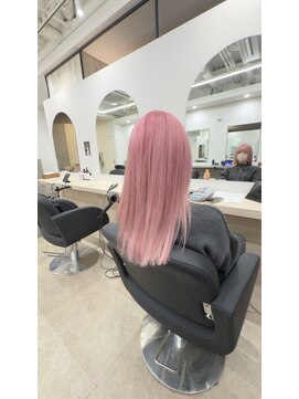 アルメリア 池袋(Arumeria) ホワイトピンクケアブリーチレイヤーカットトリプルカラー10代