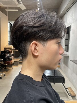 ブルニール 中崎町(BLEUNIR) センターパート　韓国ヘア　ツーブロック　ビジネスヘア