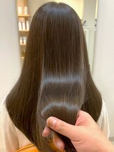 アヴァン(avan.) 大人女子 透け感カラー ストレートロング