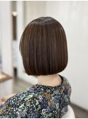 ハネを抑えた乾かすだけの艶ボブ