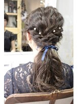 キミ(kimi)&nbsp;【ｋｉｍｉ】ゆるウェーブ☆結婚式二次会お呼ばれアレンジ