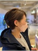 くせ毛をいかしたフェミニンショートボブ