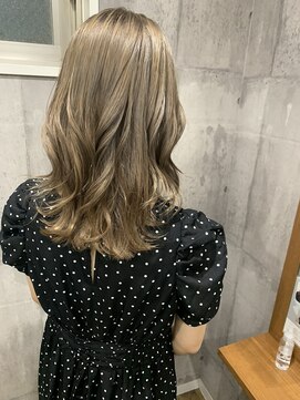 アンダーバーホワイト 南海難波店(_WHITE) ミルクティーグレージュ