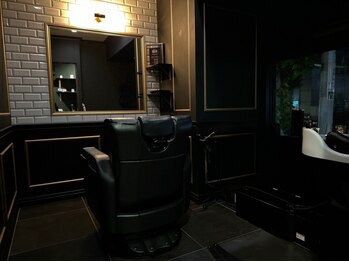 オトコデザイン(OTOKO DESIGN)の写真/シャンプーからお会計まで完結できる個室。リラックスした落ち着きのあるバーバーです。