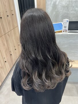 ブランシェ 名鉄小幡駅前店 グラデーションシルバーカラー【森】