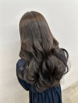 クム(kumu) 暗めグレージュ