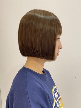 ヨーク(YOKE) 【YOKE】切りっぱなしボブミニボブくすみベージュブリーチ無し