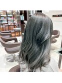 小顔見せ◎韓国風ロングヘア×ブリーチアッシュグレイ