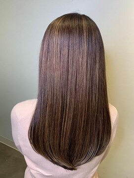 キトリー 立川(kitly) ハイライト(白髪ぼかしハイライト)×ロング