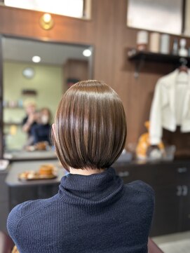 アオイ(Aoi) ミニボブ×ハイライト|立体感ボブスタイル