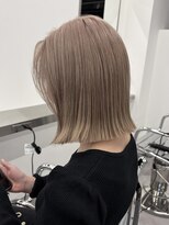 アンドシー(&C.) ハイトーンベージュ/切りっぱなしボブ