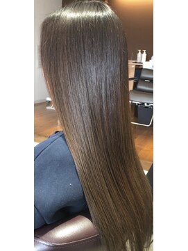 アニス(Anise) 赤みを感じさせないグレイカラー