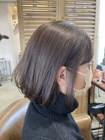 ボタニカル(BOTANICAL)&nbsp;透明感アッシュベージュ_切りっぱなしワンレンボブCカール耳かけ