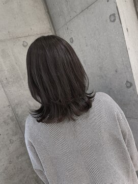 リビンバイアフロート(Livin by afloat) くびれロブ　マットグレージュ　おおたかの森