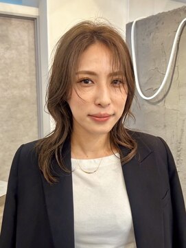 ヴィサージュバスク(VISAGE ba.s.k) こなれ感UP!レイヤーミディで軽やか美人ヘア