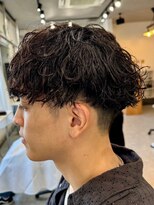 フゥ 宇都宮(FeU) 波巻きスパイラルパーマシャドウパーマメンズ刈り上げ緩め30代