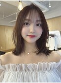 ふんわりミディアムとラベンダーブラウンカラーで柔らかい雰囲気