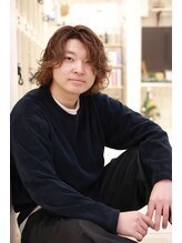 《stylist  渡辺 新也》歴12年  俺に任せろ！！頼れる兄貴、バスケ、漫画、色々なお話させてください！！！