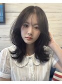 韓国風くびれミディアムレイヤー