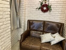 パパノエル(Papa Noel)の雰囲気(待合室はゆったりととソファーでくつろげます◎)