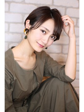 アブー(Aboo) 暗髪大人ショート