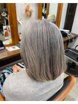 ベル(BELL)&nbsp;グレイヘアを楽しむカラー【BELL用賀/桜新町】