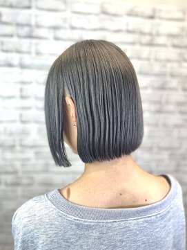 アヤナ バイ アヤラ(ayana by ayala) 刈り上げボブ×グレーカラー/片岡タイガー