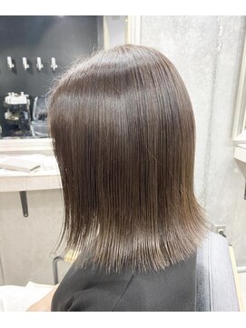 レイドバック(LAID BACK) 【代官山美容室】グレージュ☆切りっぱなしボブ
