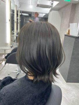 アルドーレ(Ardore) スタイリングも簡単ハッシュカット☆赤みを抑えたオリーグレー☆