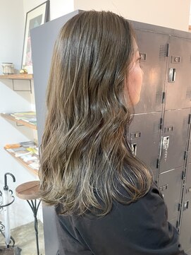 ヘアーアイストゥーレ(HAIR ICI TRE) 大人可愛いブリーチなしオリーブカラー