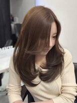 ロムーク 表参道(LOMKH)&nbsp;小顔ロングレイヤーカット顔周り冬グレージュカラー透明感カラー