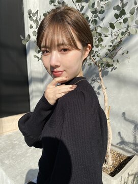 コーチ 新代田店(Coach) ベージュ×耳掛けタイトショート