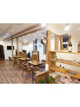 開放感あふれるプロヴァンス風のリラックス空間。カフェに行くような気軽さでリフレッシュ♪