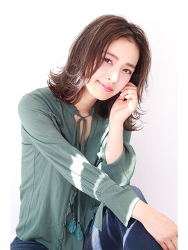 e.m.a プレミアムビューティーサロン 栄駅店(e.m.a PREMIUM BEAUTY SALON) センターパートミディアム