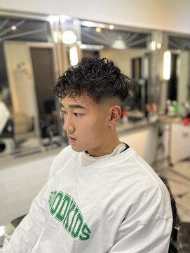 メリケンバーバーショップ フクオカ(MERICAN BARBERSHOP FUK) 波巻き束感ショートツーブロックマッシュアップバングコンマヘア