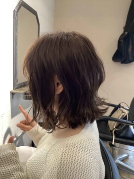 グラス(grass) 外ハネボブ グレージュ